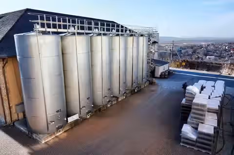 Explore Industrial Tanks: Key Features and Design Insights for Manufacturing Efficiency